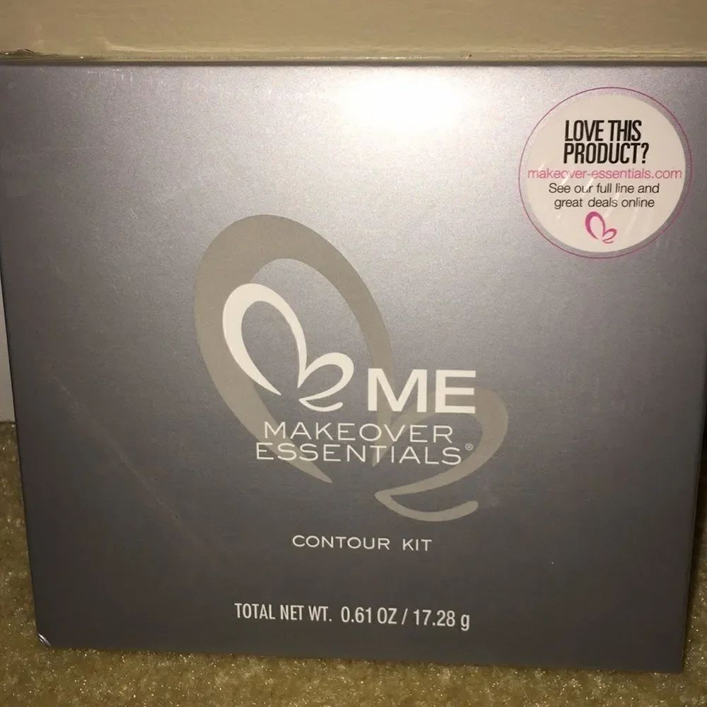 Me Makeover Essentials contour kit